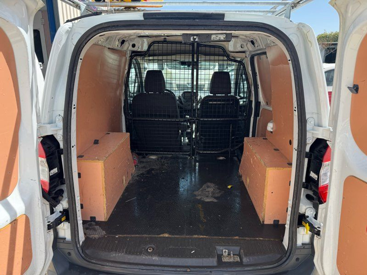 Ford Transit Courier 1.5 TDCI 100ch BUSINESS 1 er MAIN — photo 4