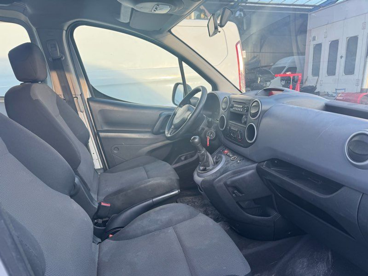 CITROEN BERLINGO II 1.6 BLUEHDi 100 CH CONFORT 6 PLACES XL CAB APPROFONDIE — photo 4